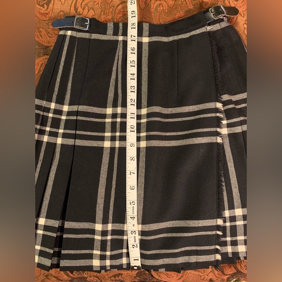 Ben Nevis kilt-like pleated skirt, labeled US 10 but FITS LIKE A SMALL - Picture 5 of 6